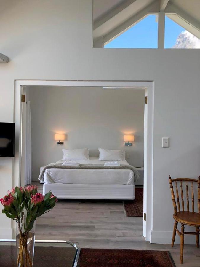 Camps Bay Loft With Stunning Mountain And Ocean Views *