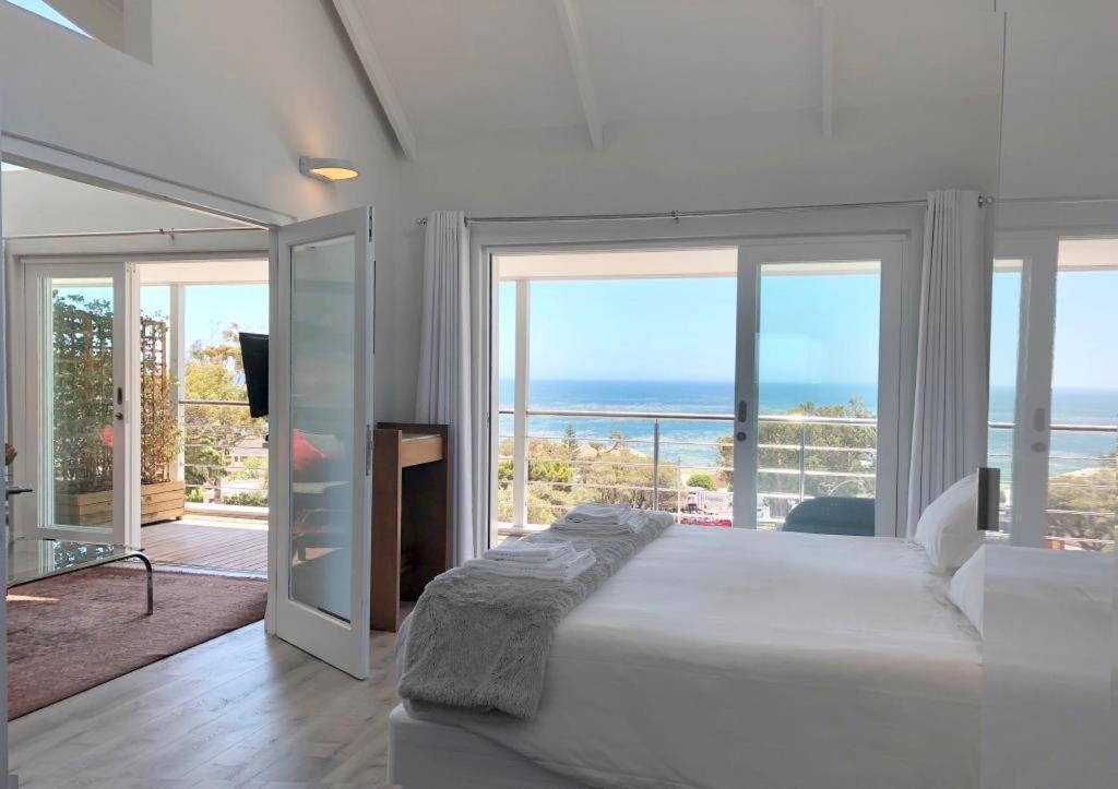 Apartment Camps Bay Loft With Stunning Mountain And Ocean Views Cape Town