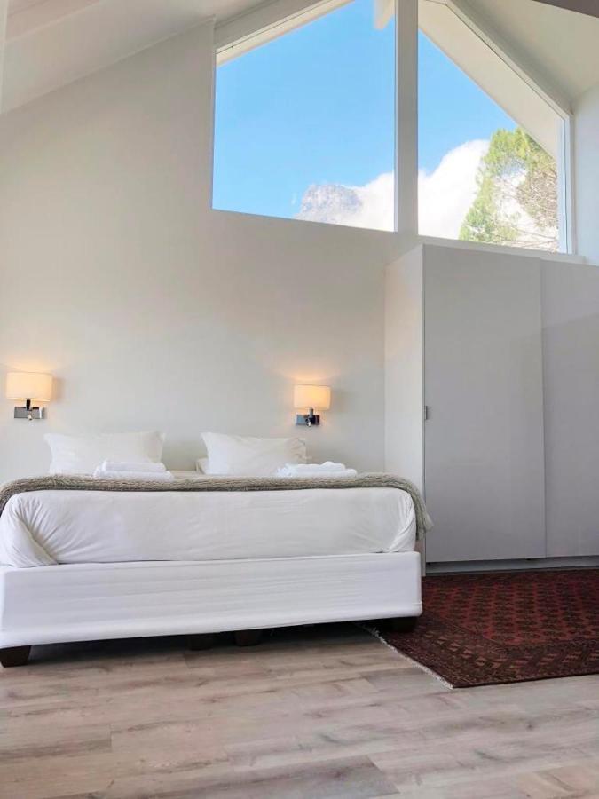 Apartment Camps Bay Loft With Stunning Mountain And Ocean Views Cape Town