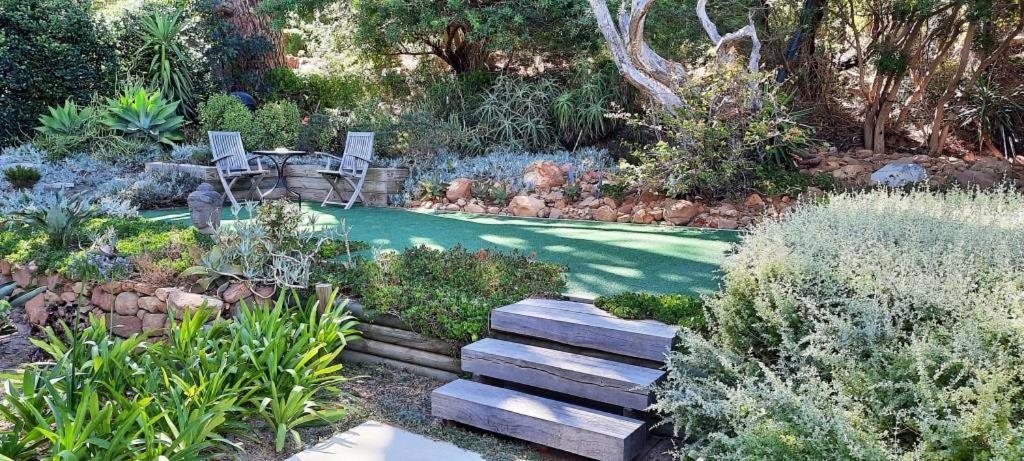 Apartment Camps Bay Loft With Stunning Mountain And Ocean Views *